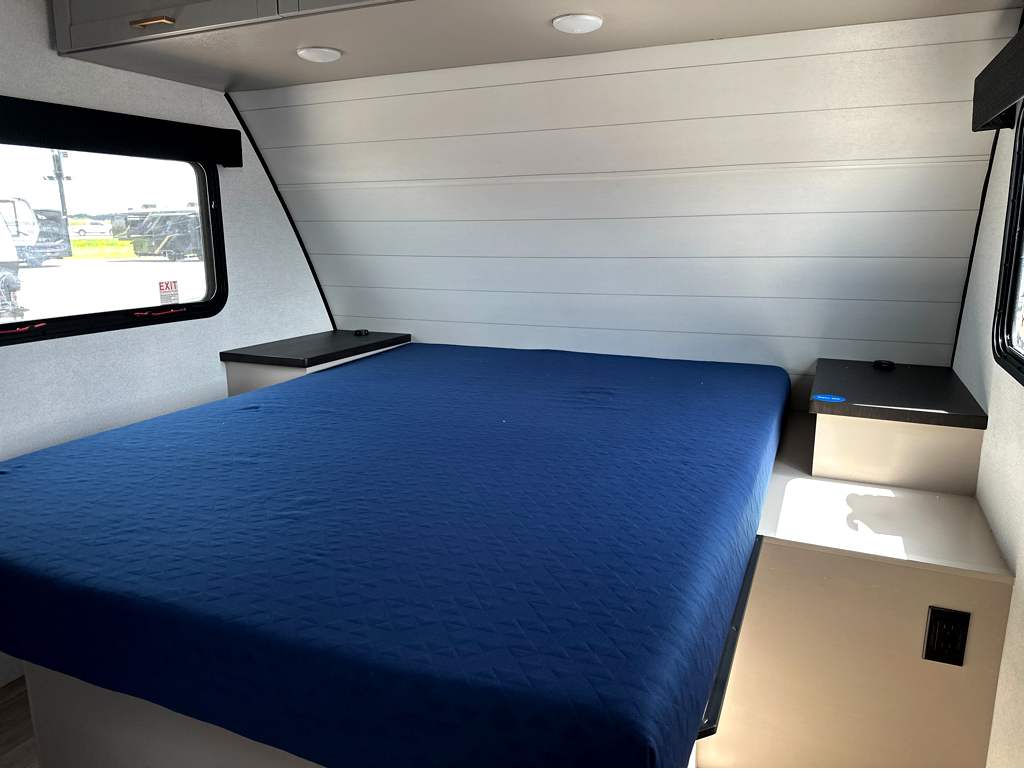 2027 JAYCO JAY FEATHER 29QBH - Image 21