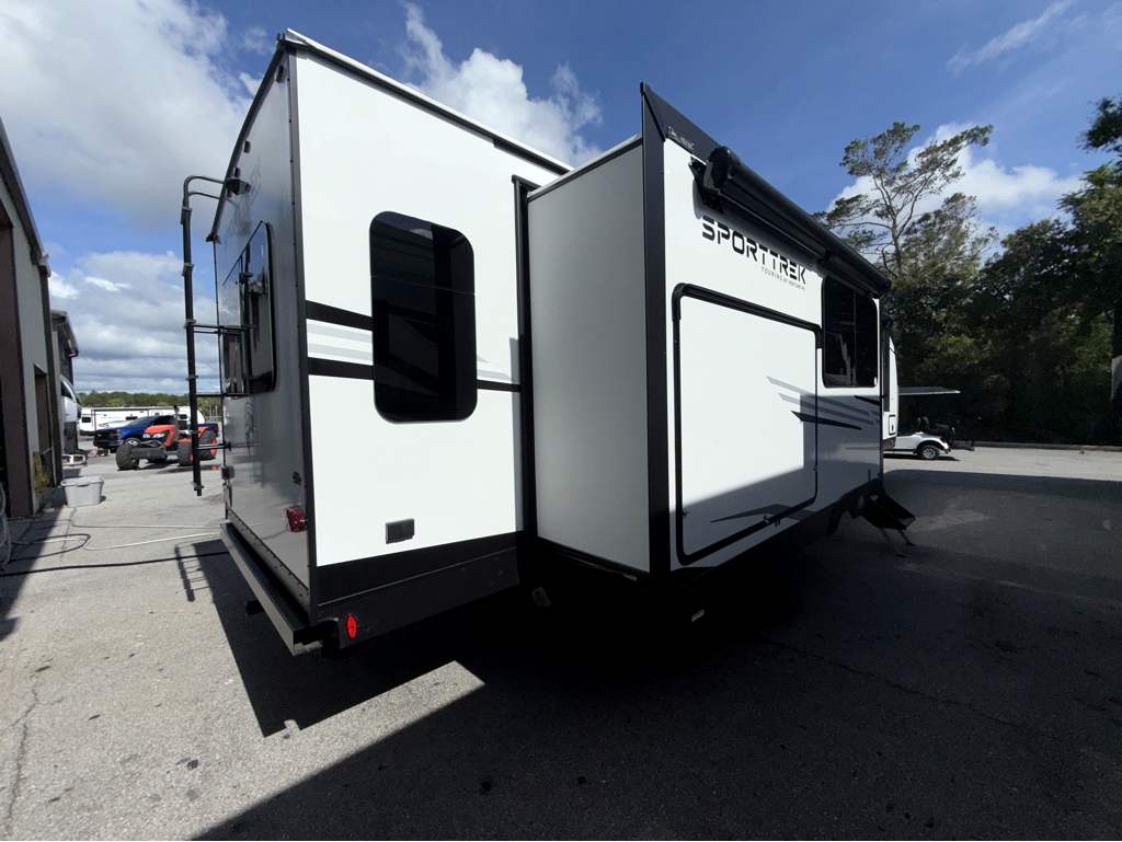 2026 VENTURE RV SPORTTREK 343VIK - Image 4