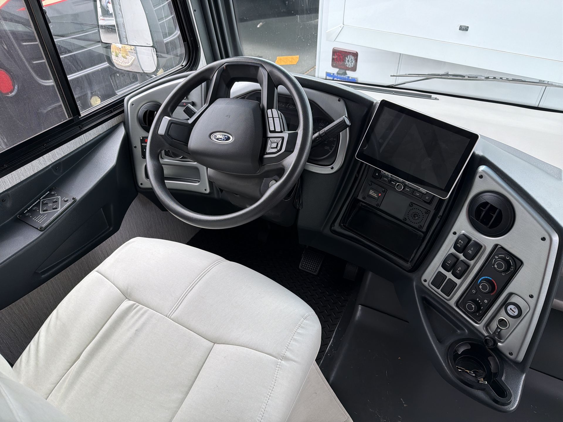 2023 Coachmen Pursuit 31BH - Image 11