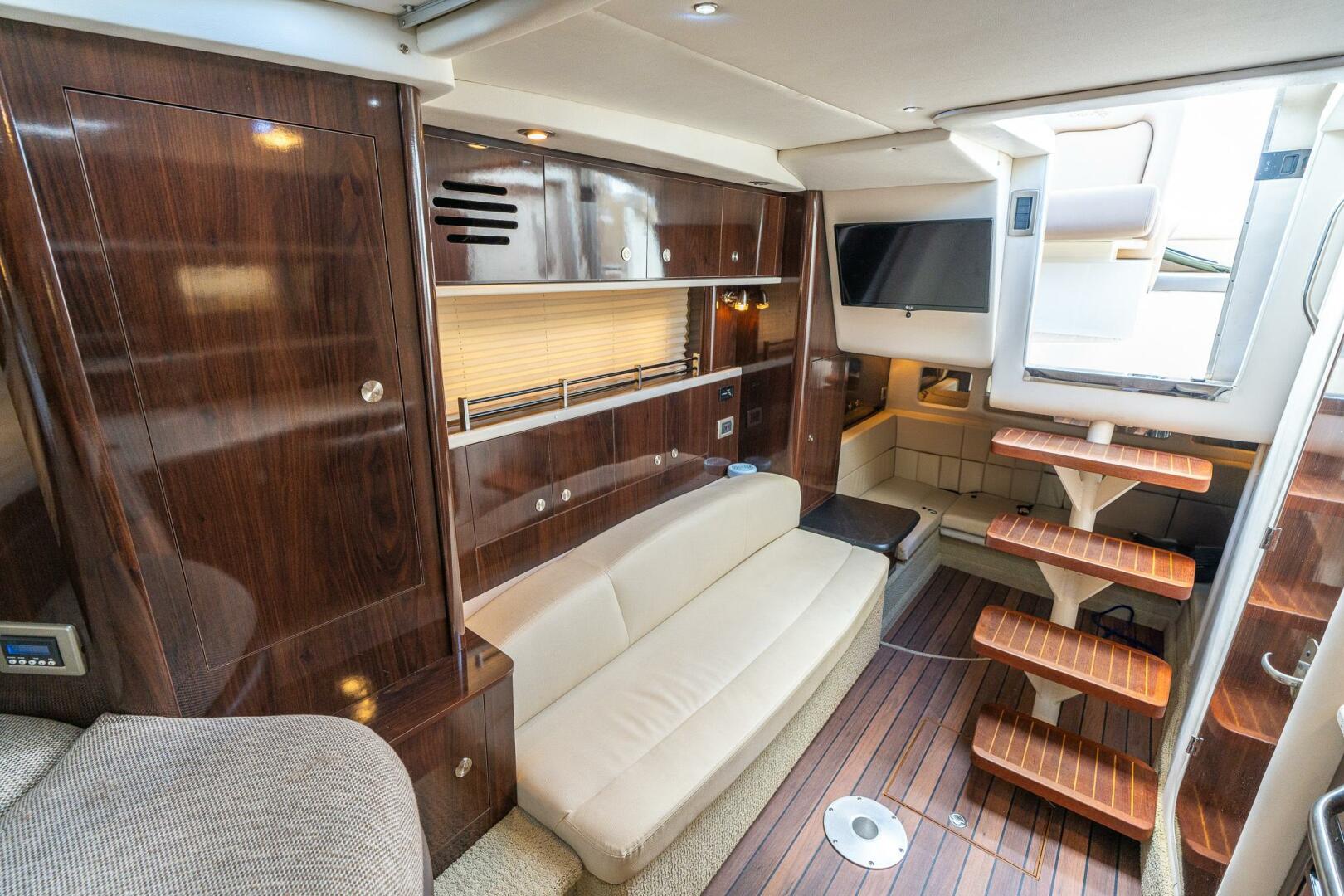 2016 Sea Ray 330 Sundancer - Image 49