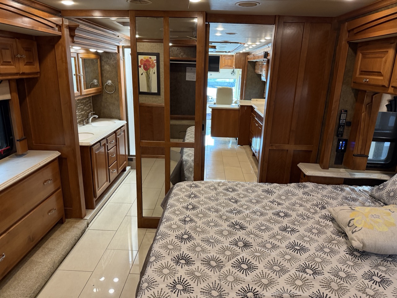 2015 Tiffin Phaeton 40 AH - Image 25