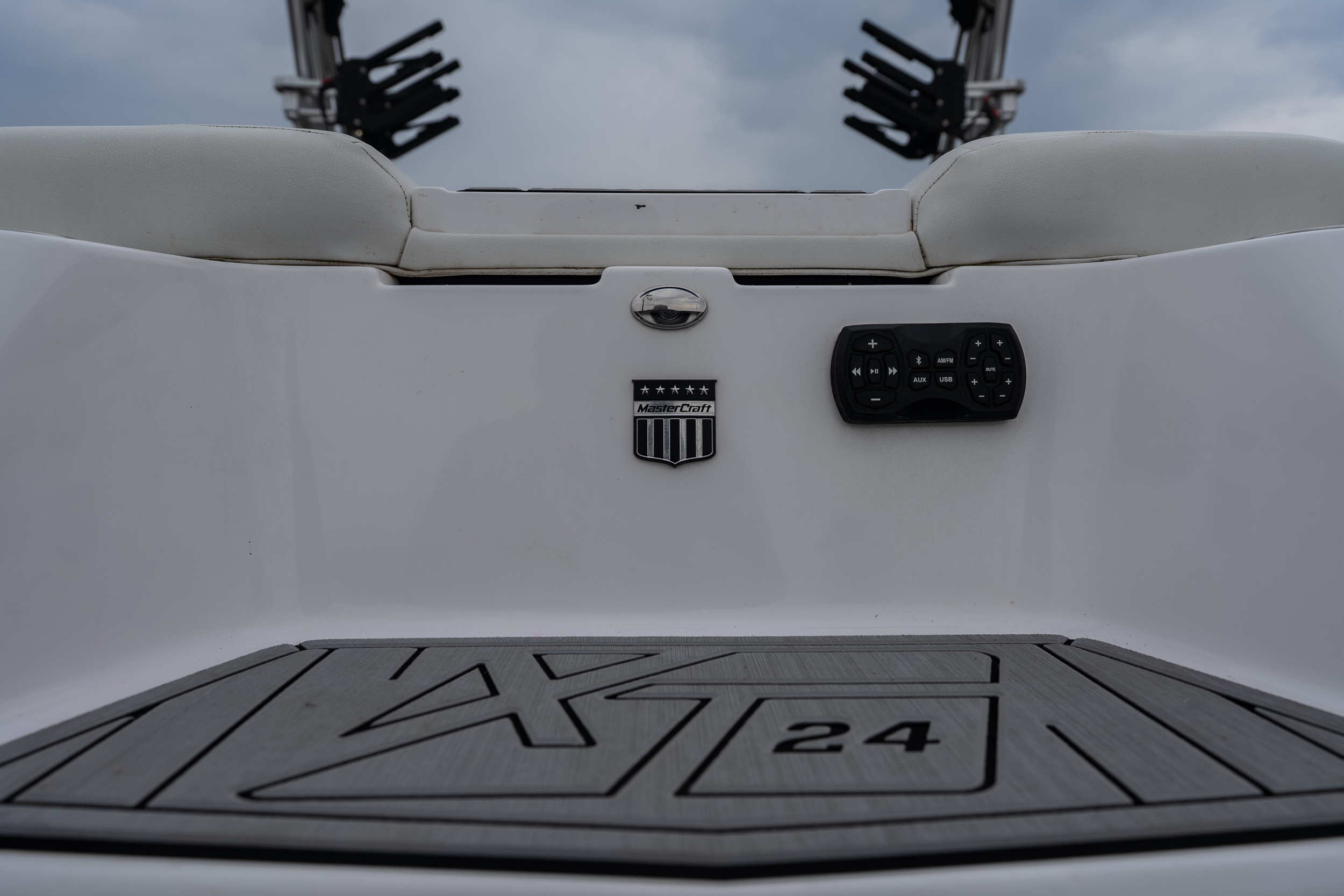 2023 MasterCraft XT24 - Image 12