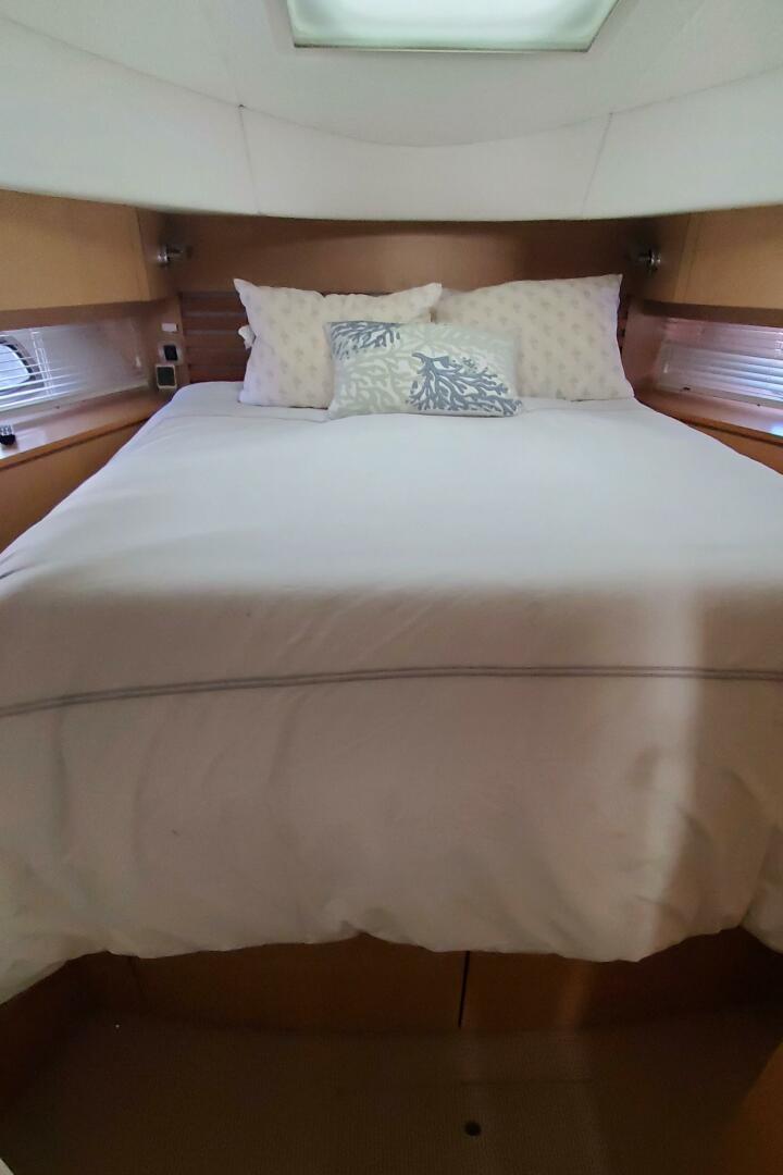 2012 Sea Ray 450 Sedan Bridge - Image 19