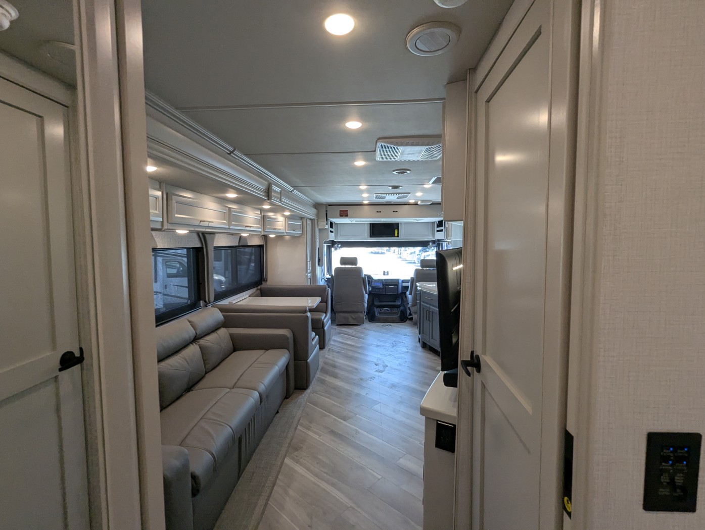 2026 Fleetwood Bounder 35K - Image 35