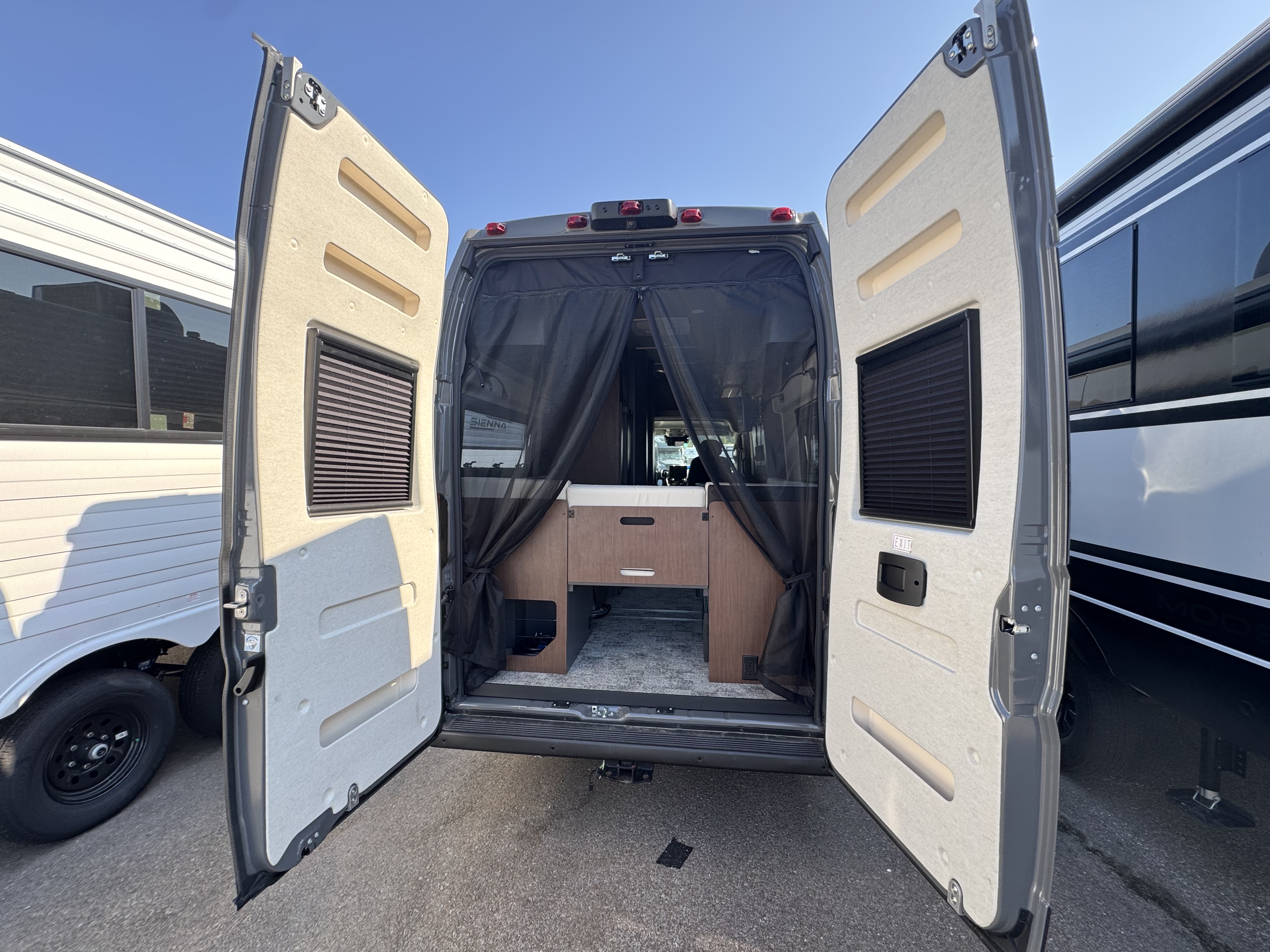 2027 GRAND DESIGN LINEAGE SERIESVP LVP2 - Image 30