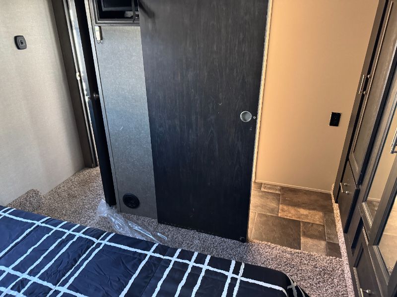 2017 Keystone Fuzion 414 - Image 26