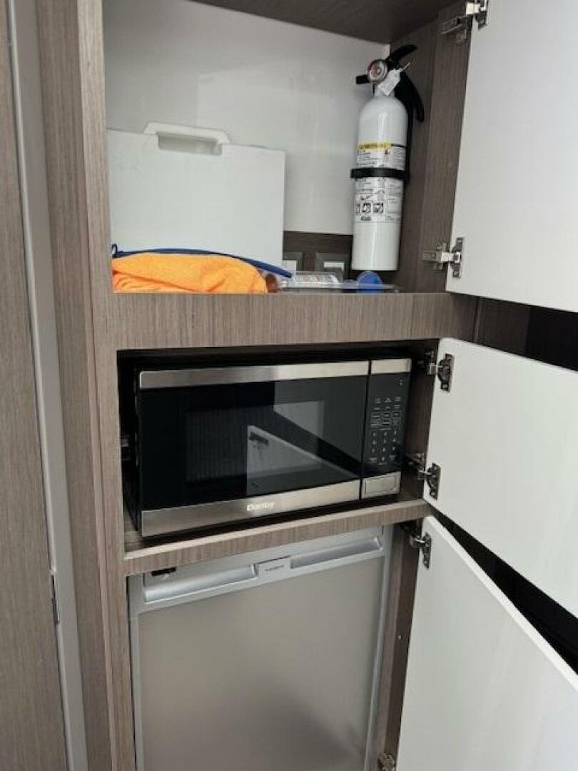 2022 Beneteau 32 Gran Turismo - Image 18