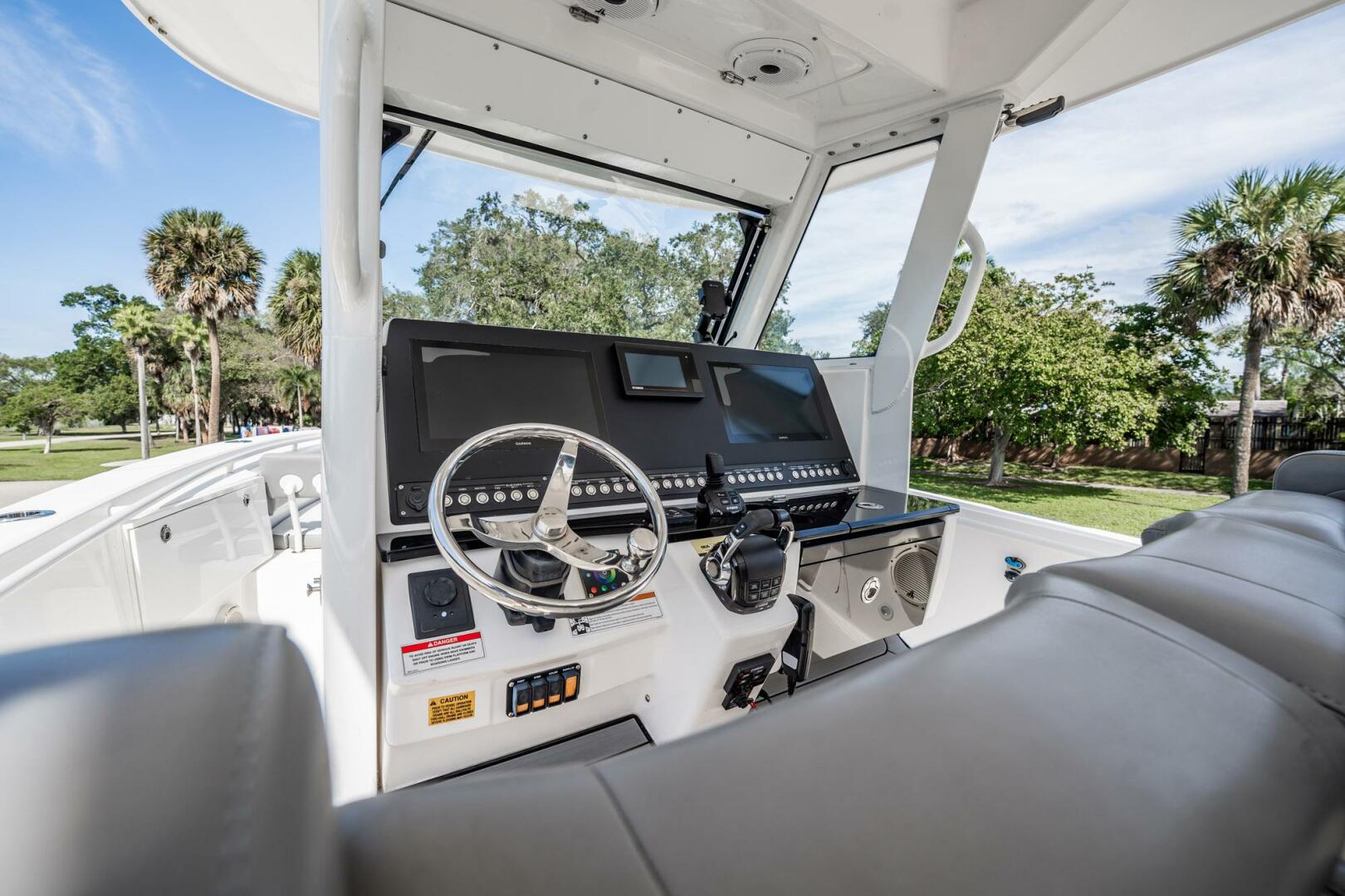 2021 Everglades 335 Center Console - Image 22