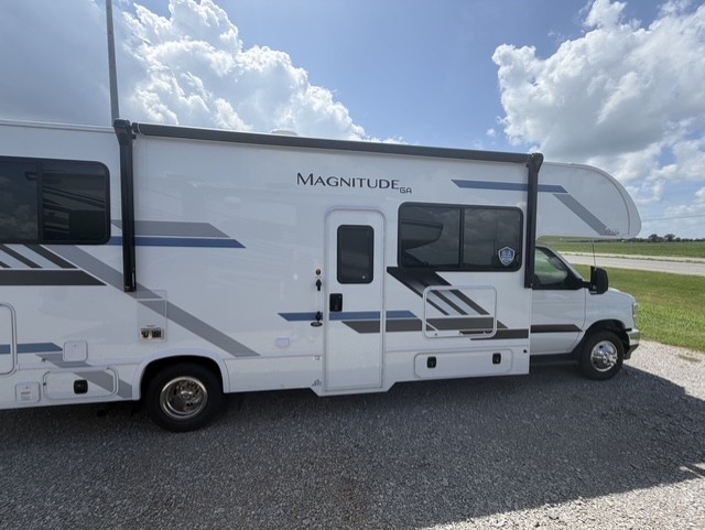 2027 THOR MOTOR COACH MAGNITUDE GA28 - Image 3