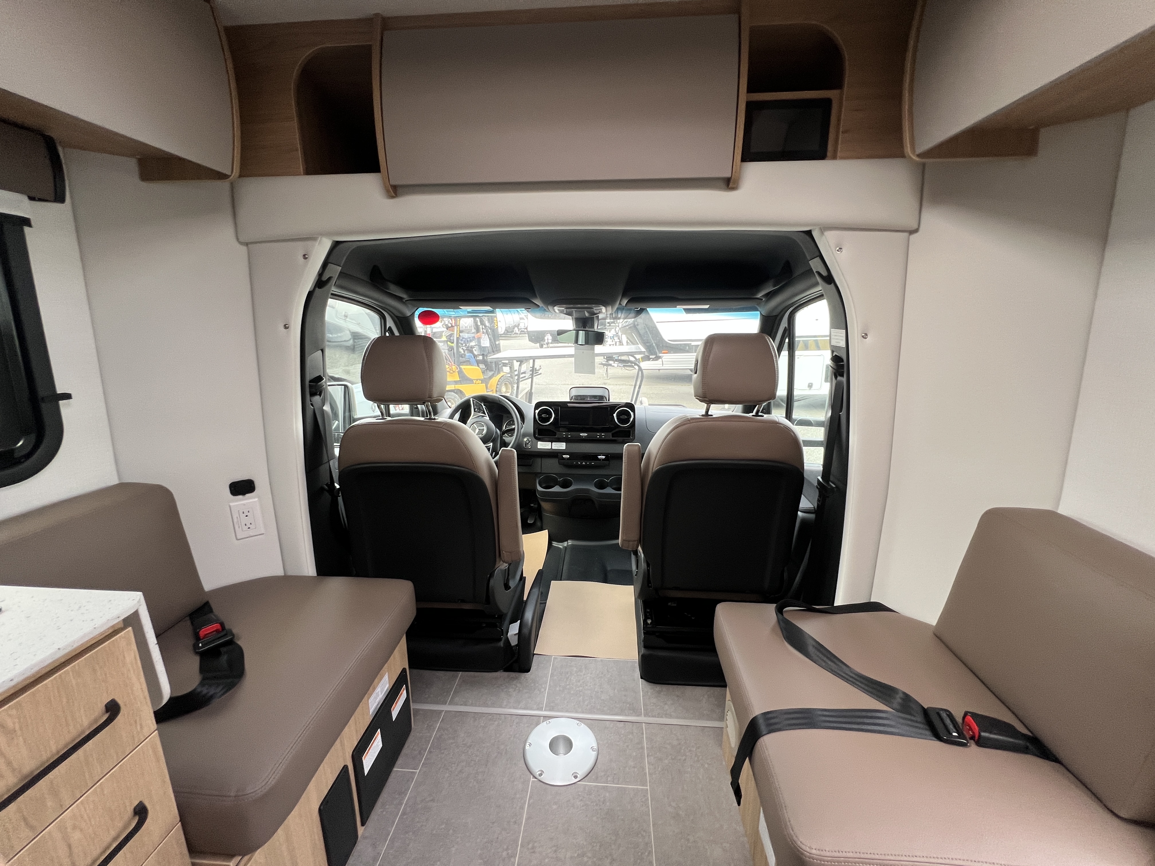 2027 Leisure Travel UNITY U24TB-AWD - Image 15