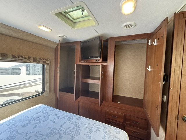 2015 Forest River Sunseeker 3010DS - Image 16