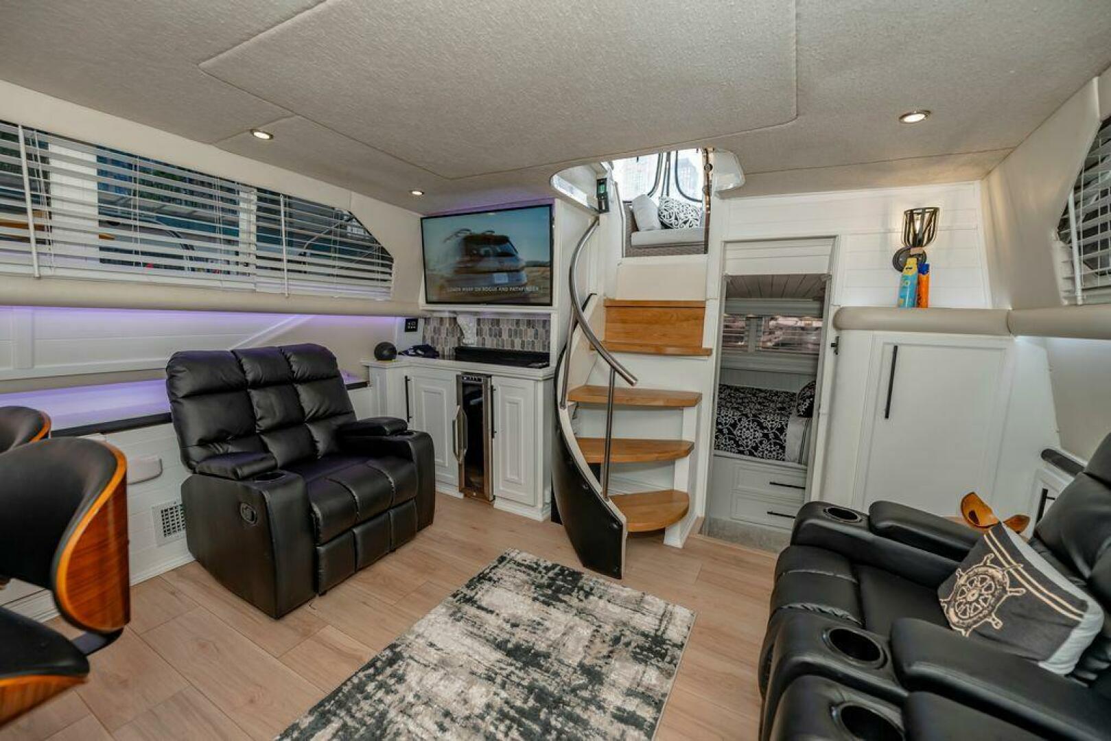 1991 Cruisers Yachts 3850 Aft Cabin - Image 11