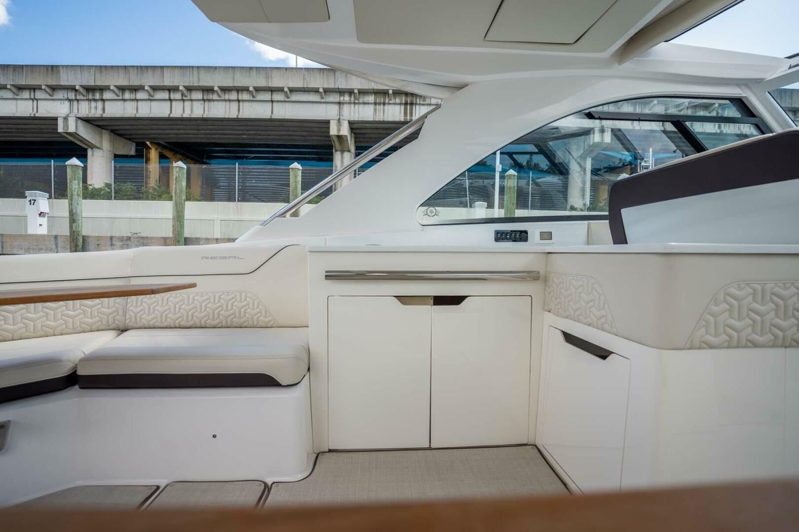 2022 Regal LX36 - Image 25