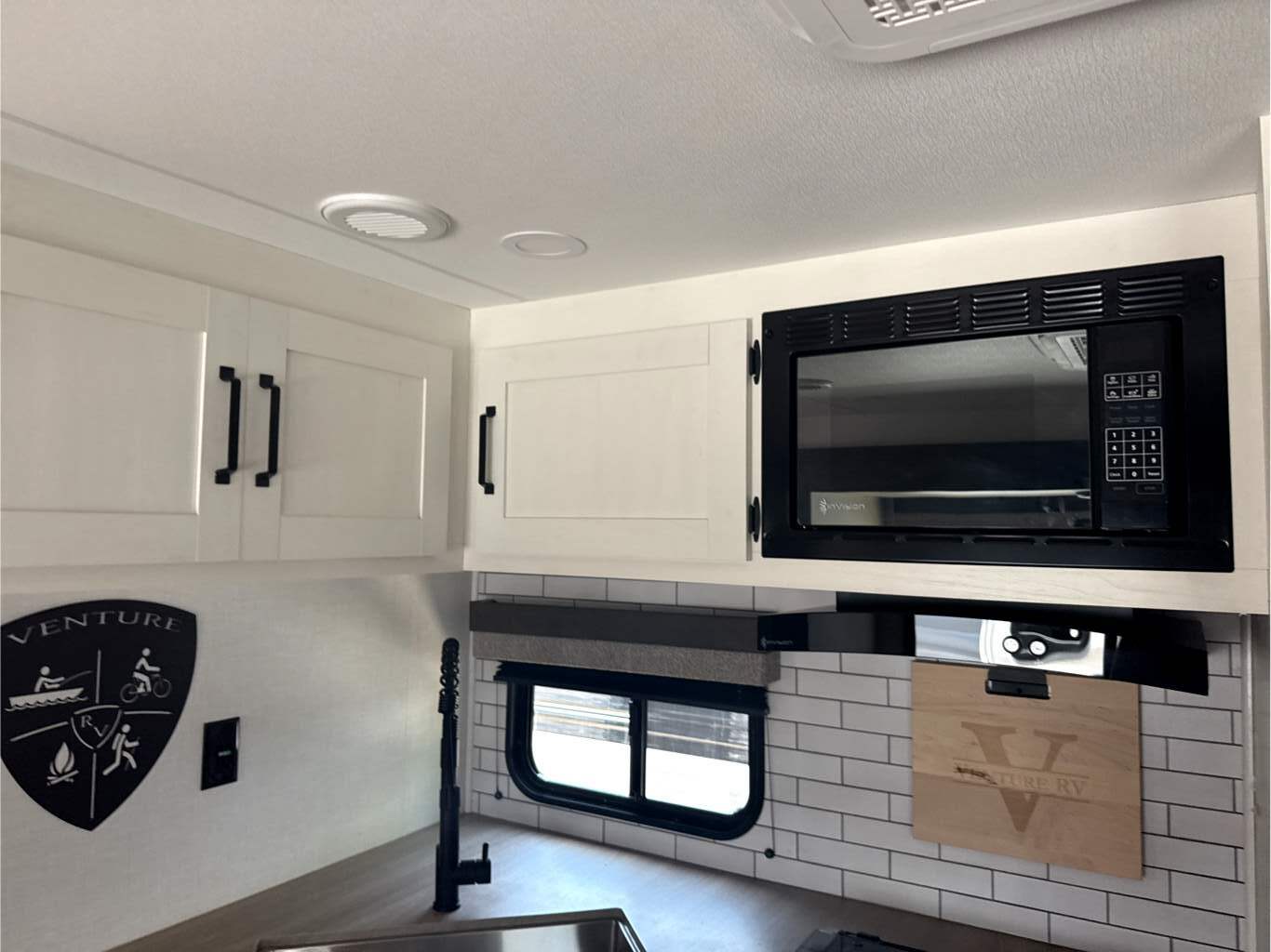 2027 VENTURE RV SIENNA 311VDB - Image 23