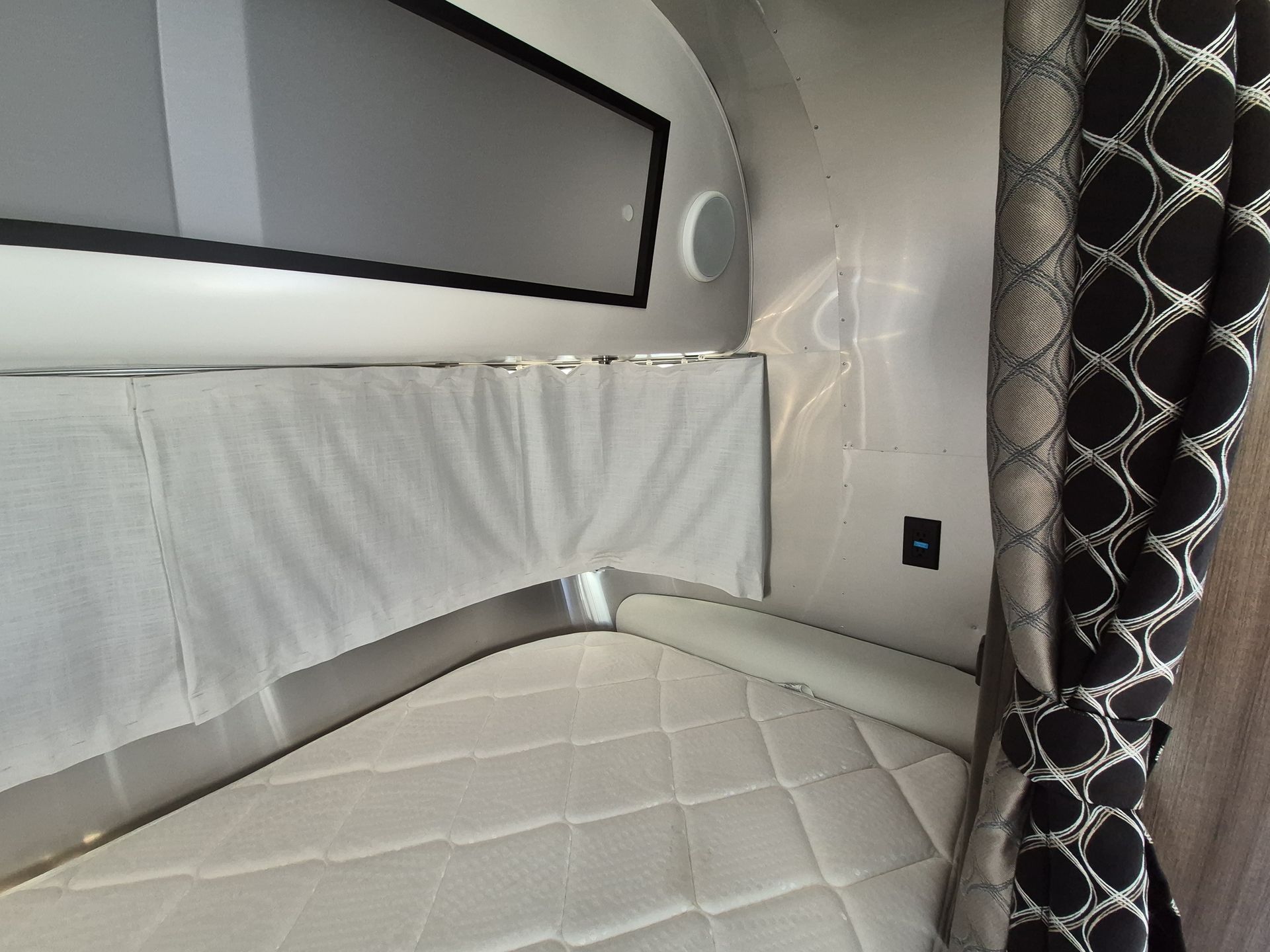 2024 Airstream Caravel 20FB - Image 25