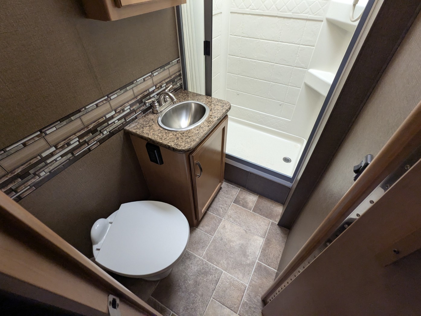 2017 Thor Motor Coach Four Winds 26B - Image 13