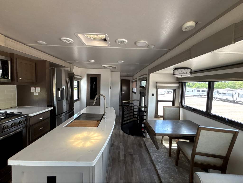 2022 PALOMINO RIVER RANCH 390RL - Image 20