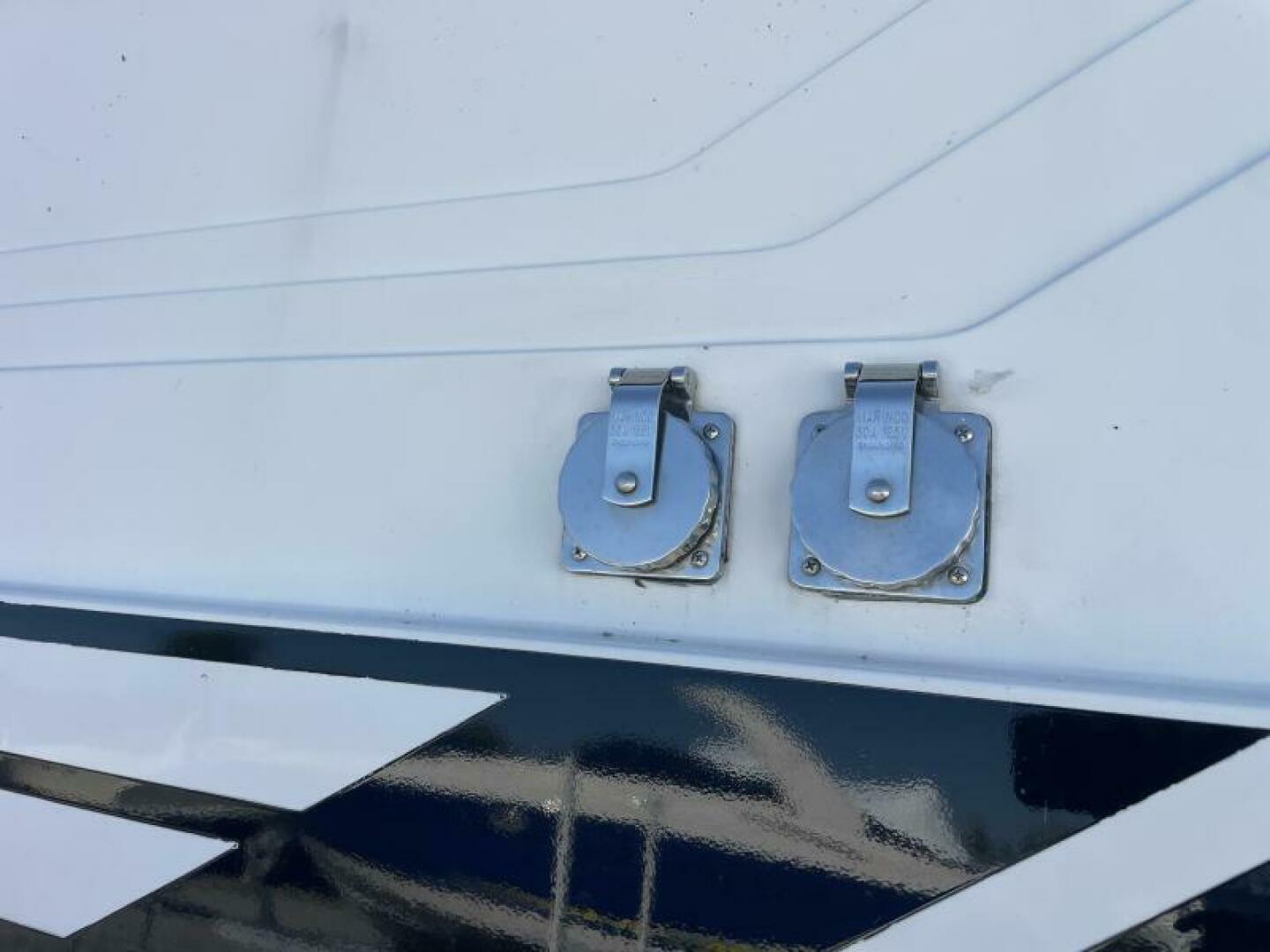 1993 Fountain 38 Sport Cruiser - Image 9