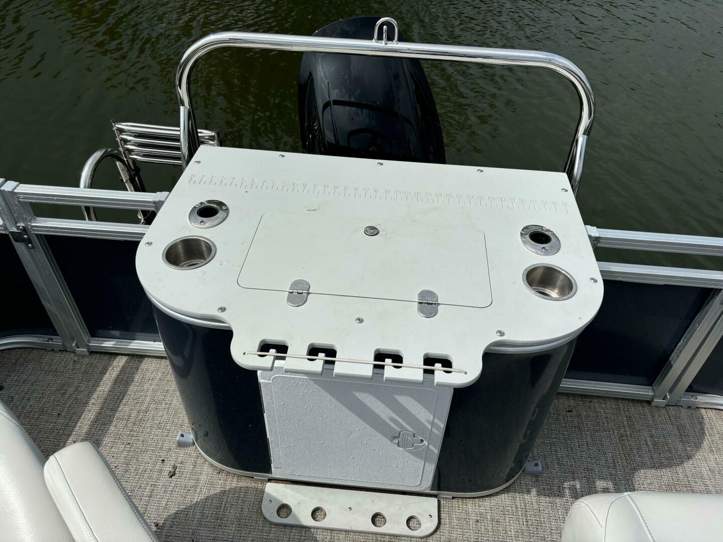 2022 Tahoe GT2585 Center Console Fishing Tritoon Base - Image 8