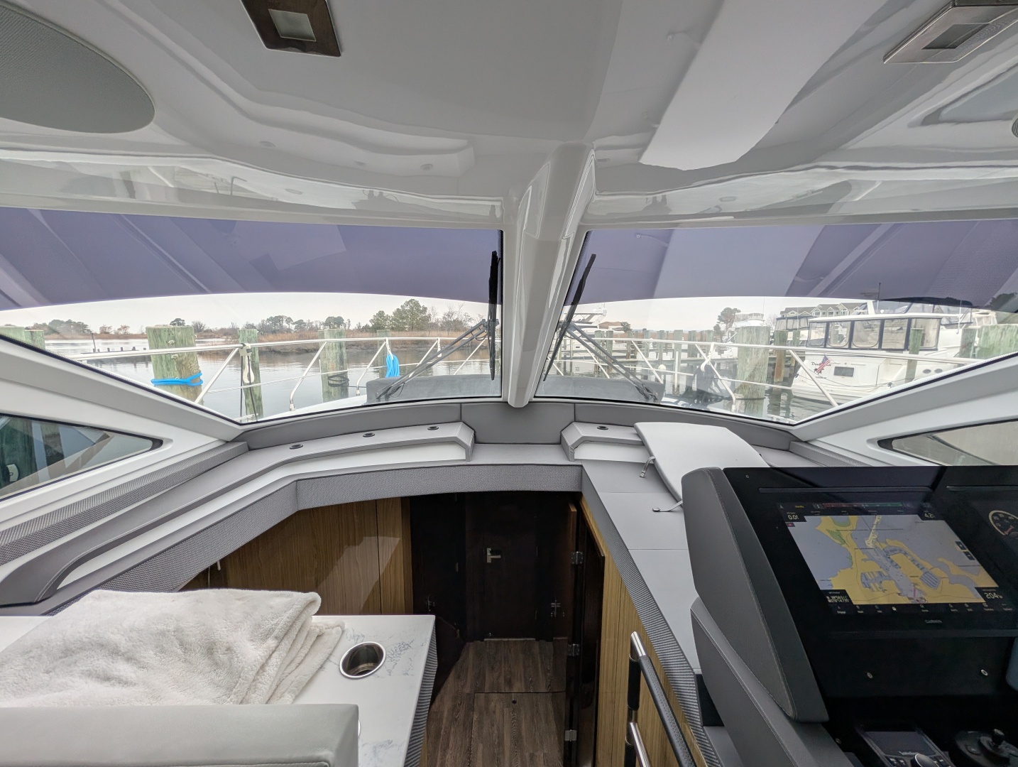 2022 Cruisers Yachts 54 Cantius - Image 23