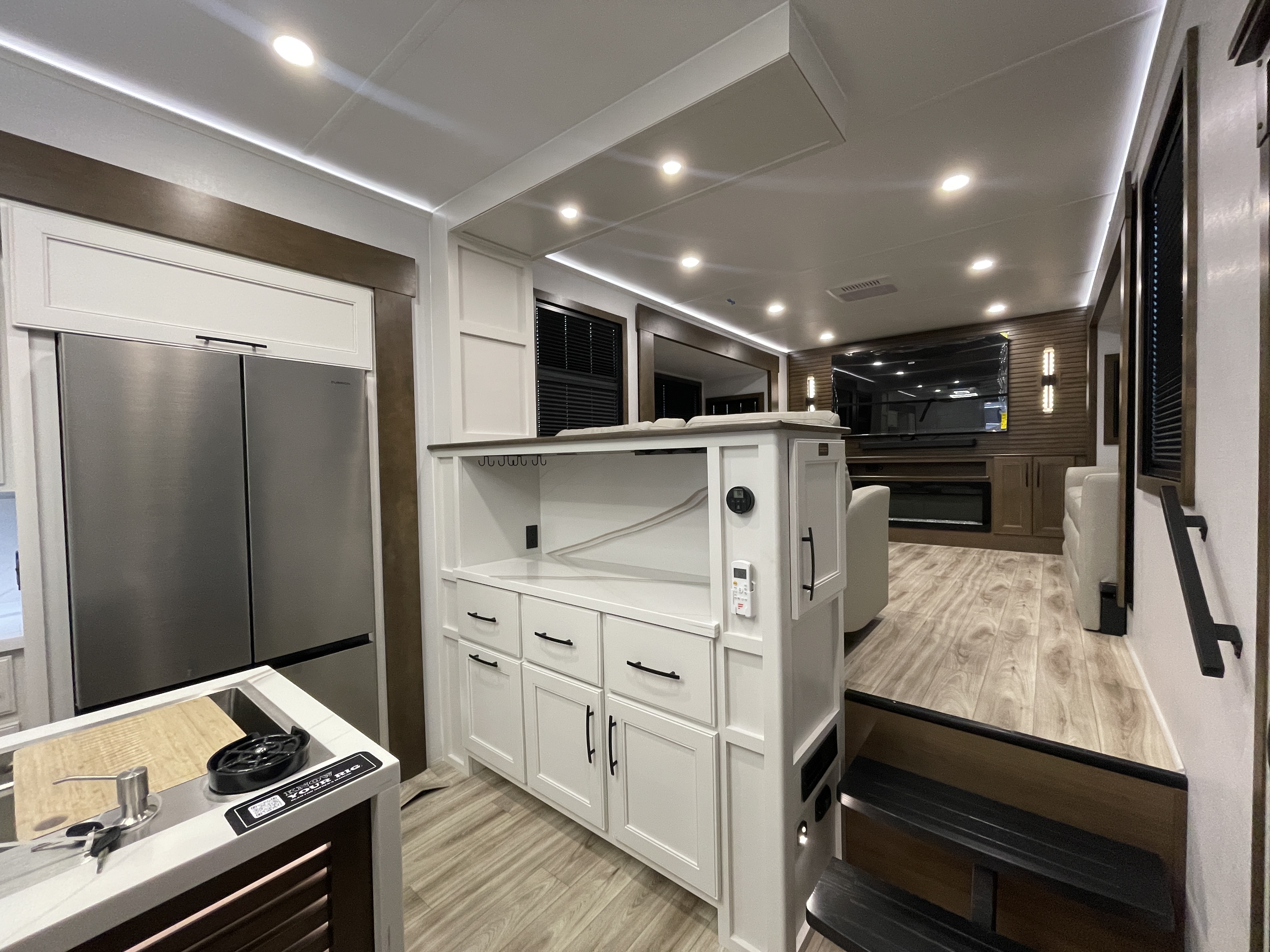 2027 Keystone Montana 3800FL - Image 14