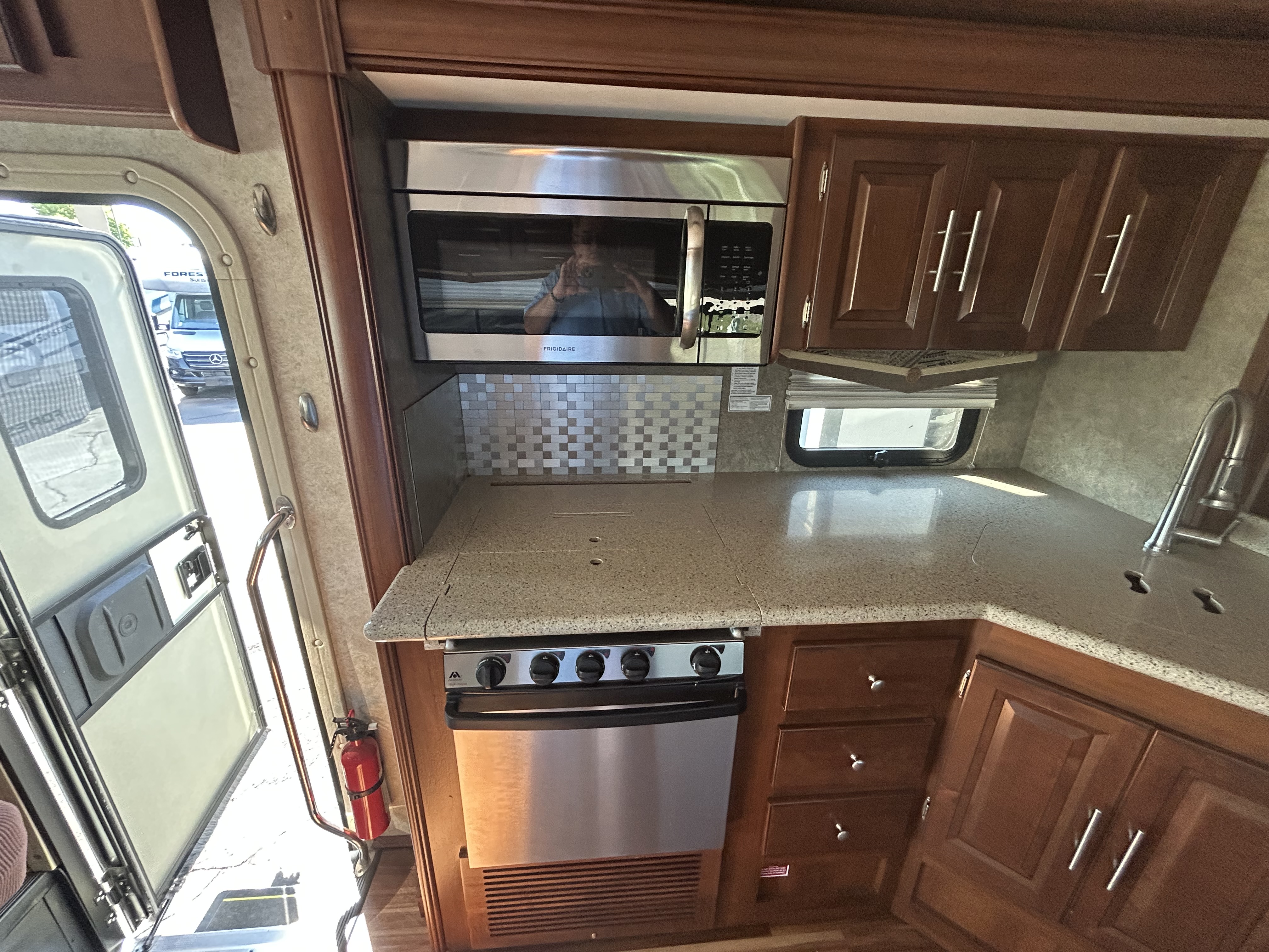 2015 Forest River Georgetown 328TS - Image 21