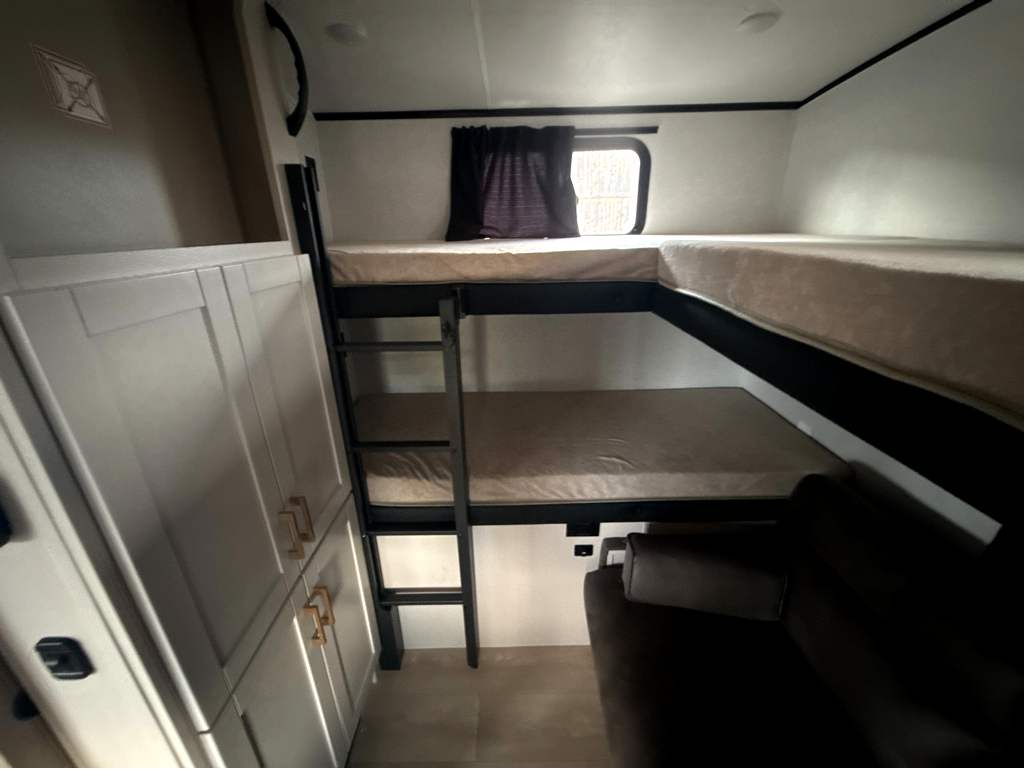 2027 JAYCO JAY FEATHER 29QBH - Image 18