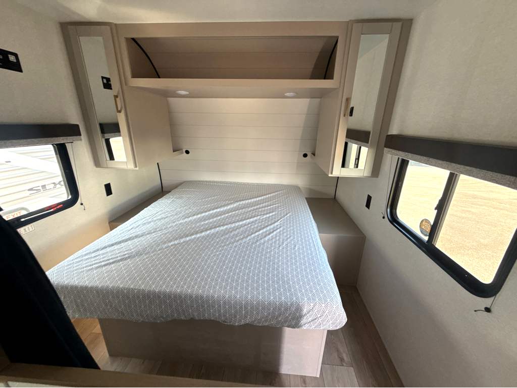 2027 Jayco Jay Flight SLX 260BH - Image 11