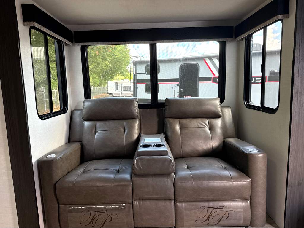 2027 VENTURE RV SPORTTREK 336VRK - Image 13