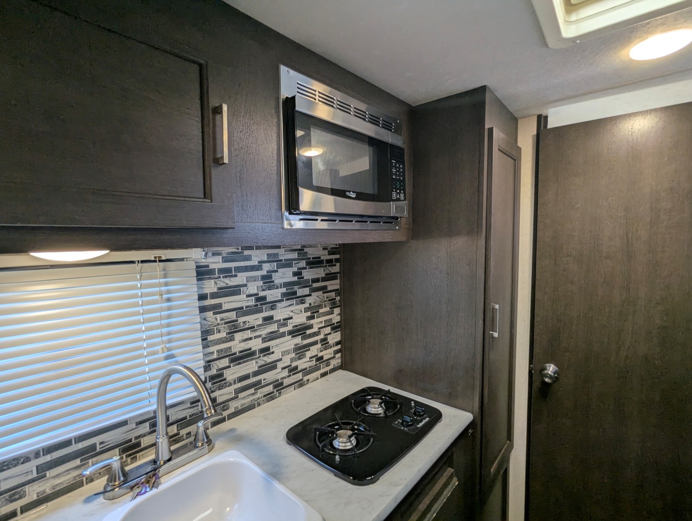 2018 Forest River EVO 177BH - Image 16