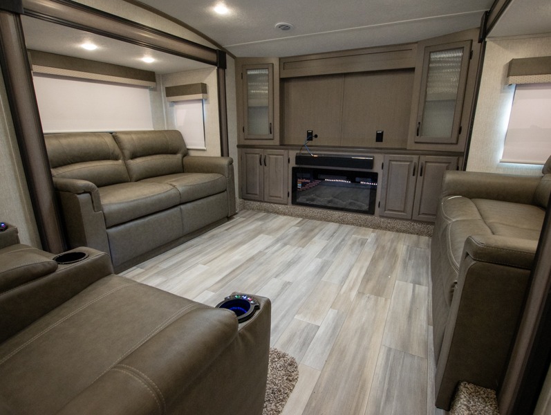 2022 Coachmen Chaparral 334FL - Image 23
