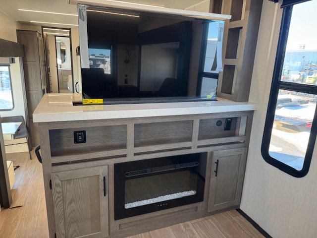 2026 CHEROKEE ARCTIC WOLF 3950 SUITE - Image 28