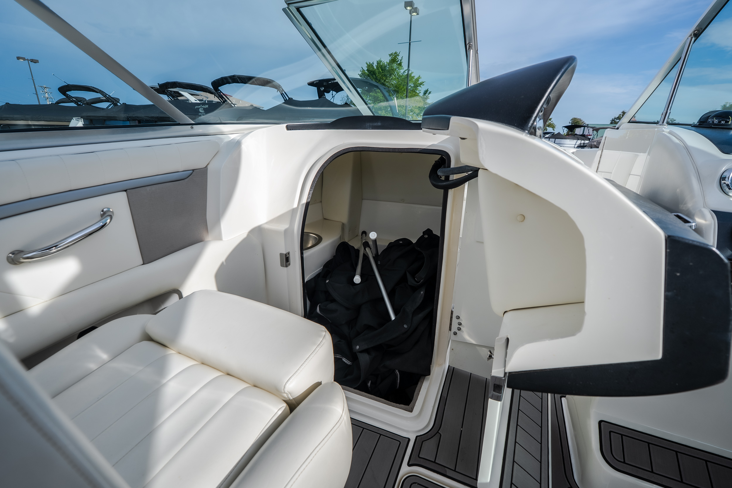 2006 Sea Ray 270 SLX - Image 25