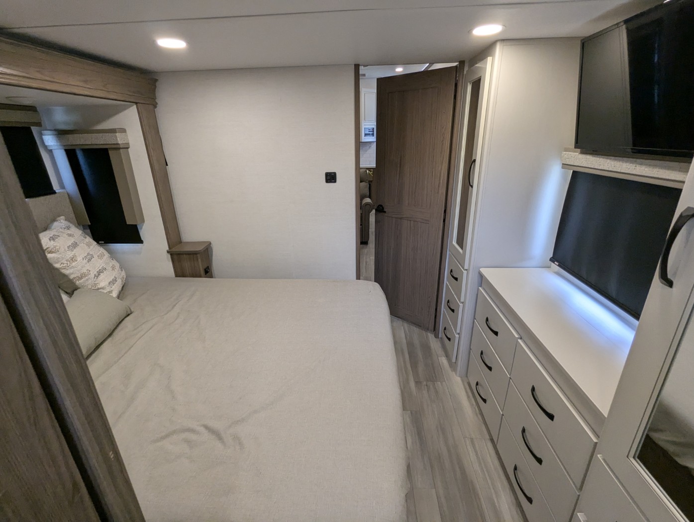 2024 Alliance RV Paradigm 395DS - Image 27