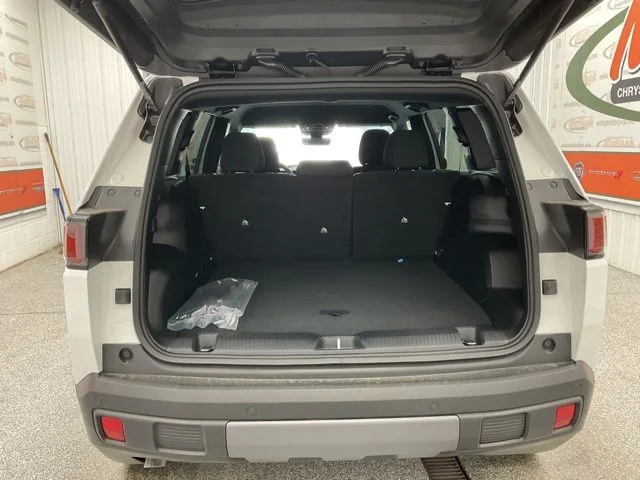 2026 Jeep Cherokee LAREDO 4X4 - Image 6