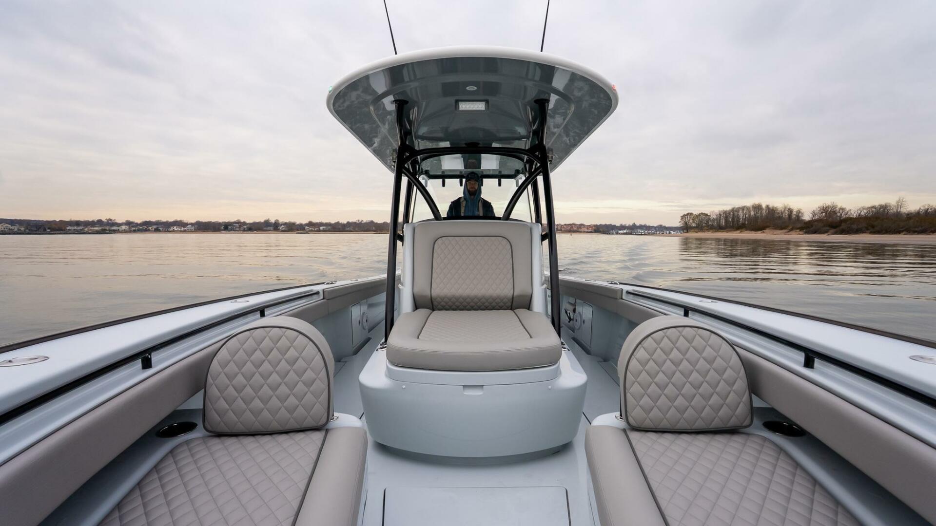 2023 Valhalla Boatworks V-33 - Image 30