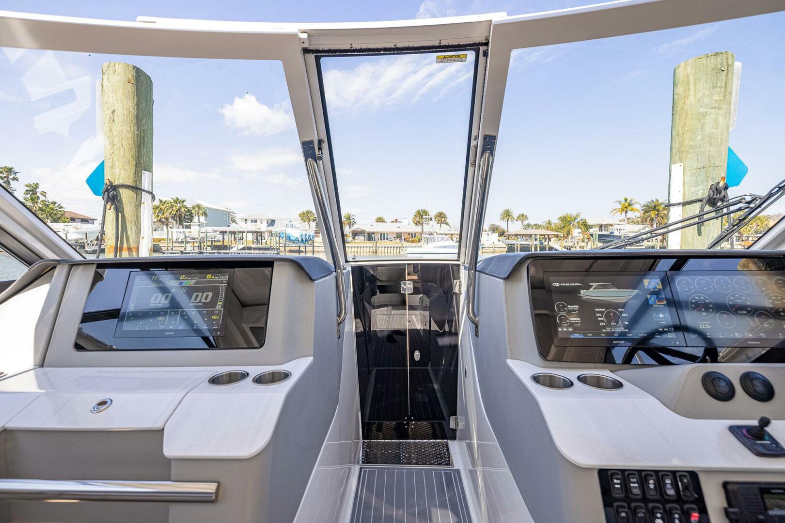 2022 Regal LX 36 - Image 23
