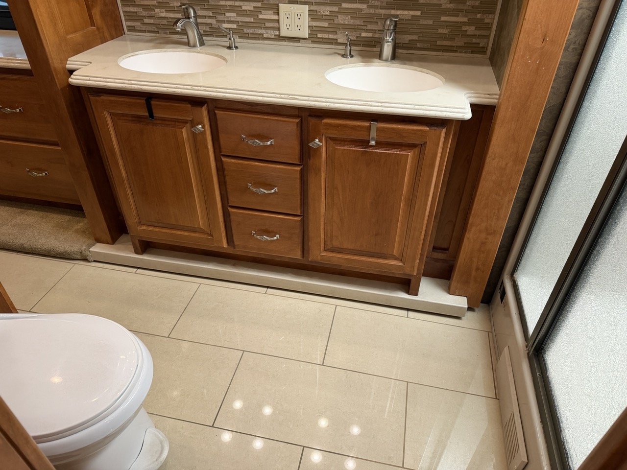 2015 Tiffin Phaeton 40 AH - Image 11