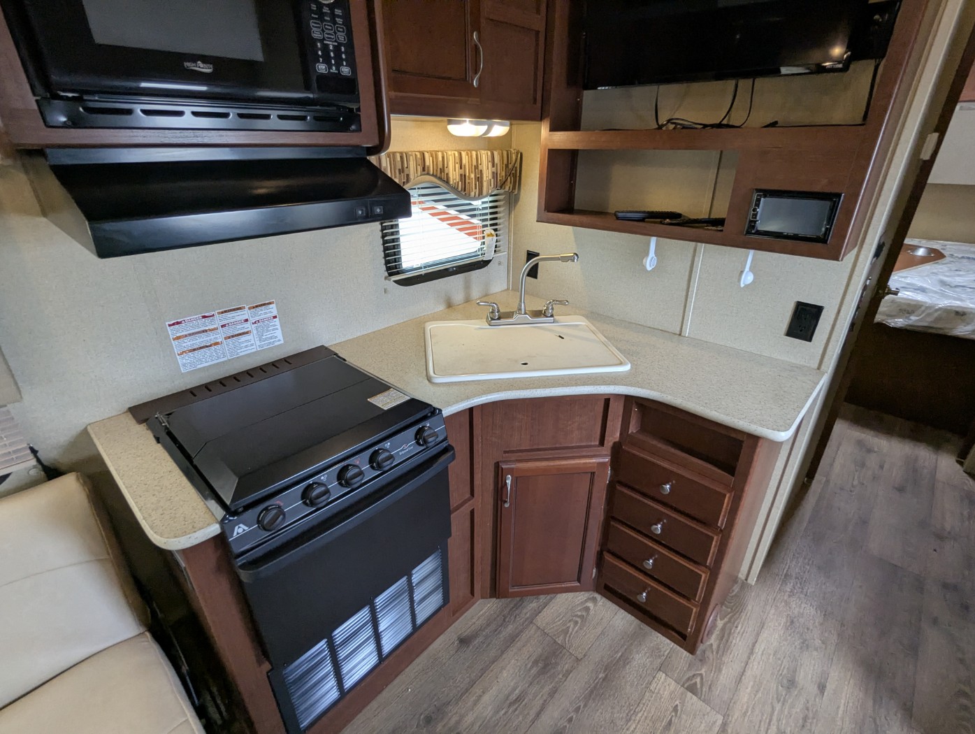 2016 EverGreen RV Reactor 27FS - Image 23