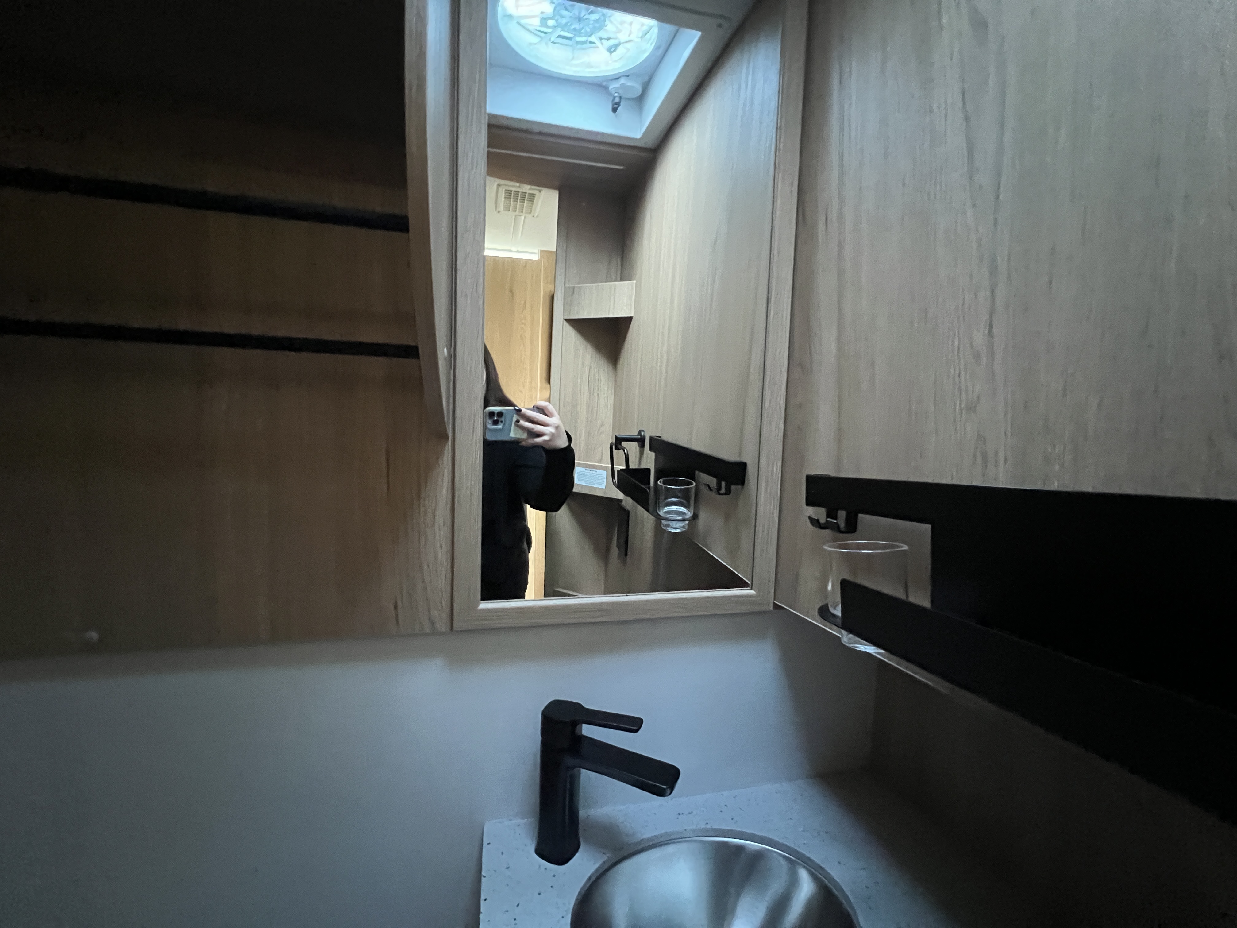 2027 Leisure Travel UNITY U24TB-AWD - Image 25