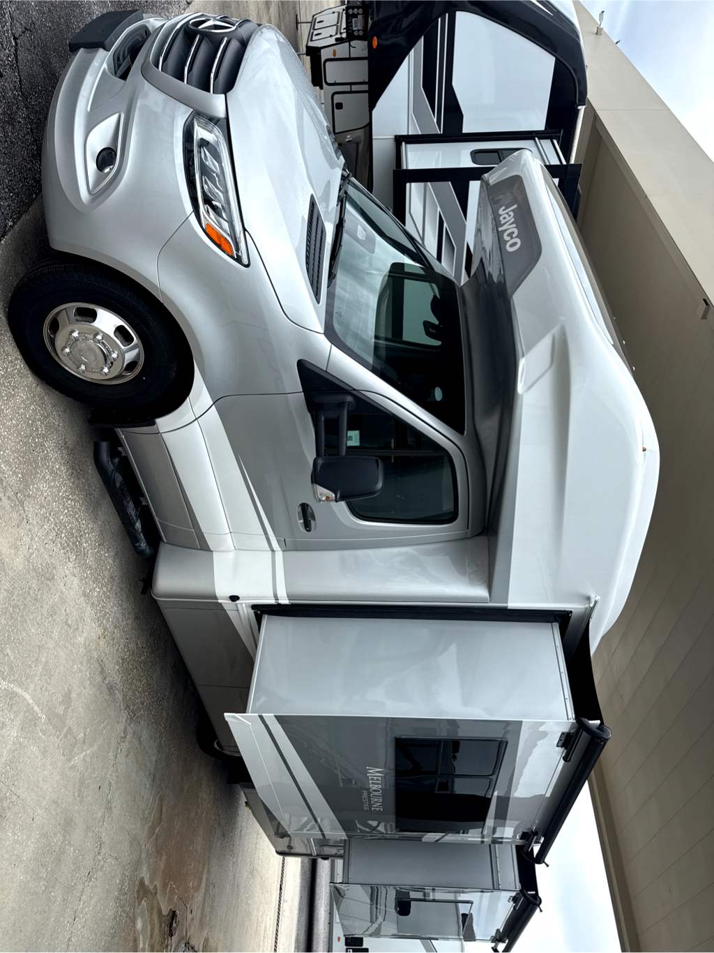 2027 JAYCO MELBOURNE PRESTIGE 25LP - Image 2
