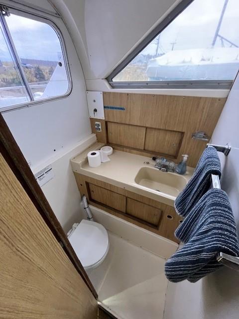 1982 BERTRAM 28 Flybridge Standard - Image 9
