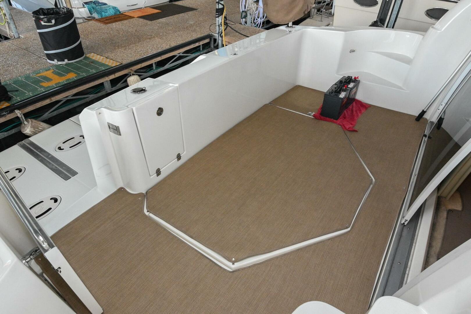 2002 Cruisers Yachts 5000 Sedan Sport - Image 17
