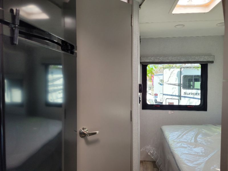 2026 Thor Motor Coach Four Winds Espec 22Z - Image 10