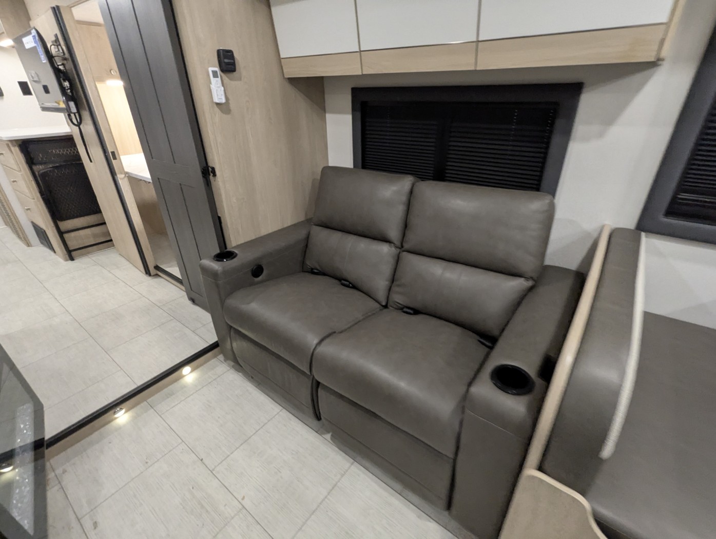2026 Coachmen Entourage 340BH - Image 21