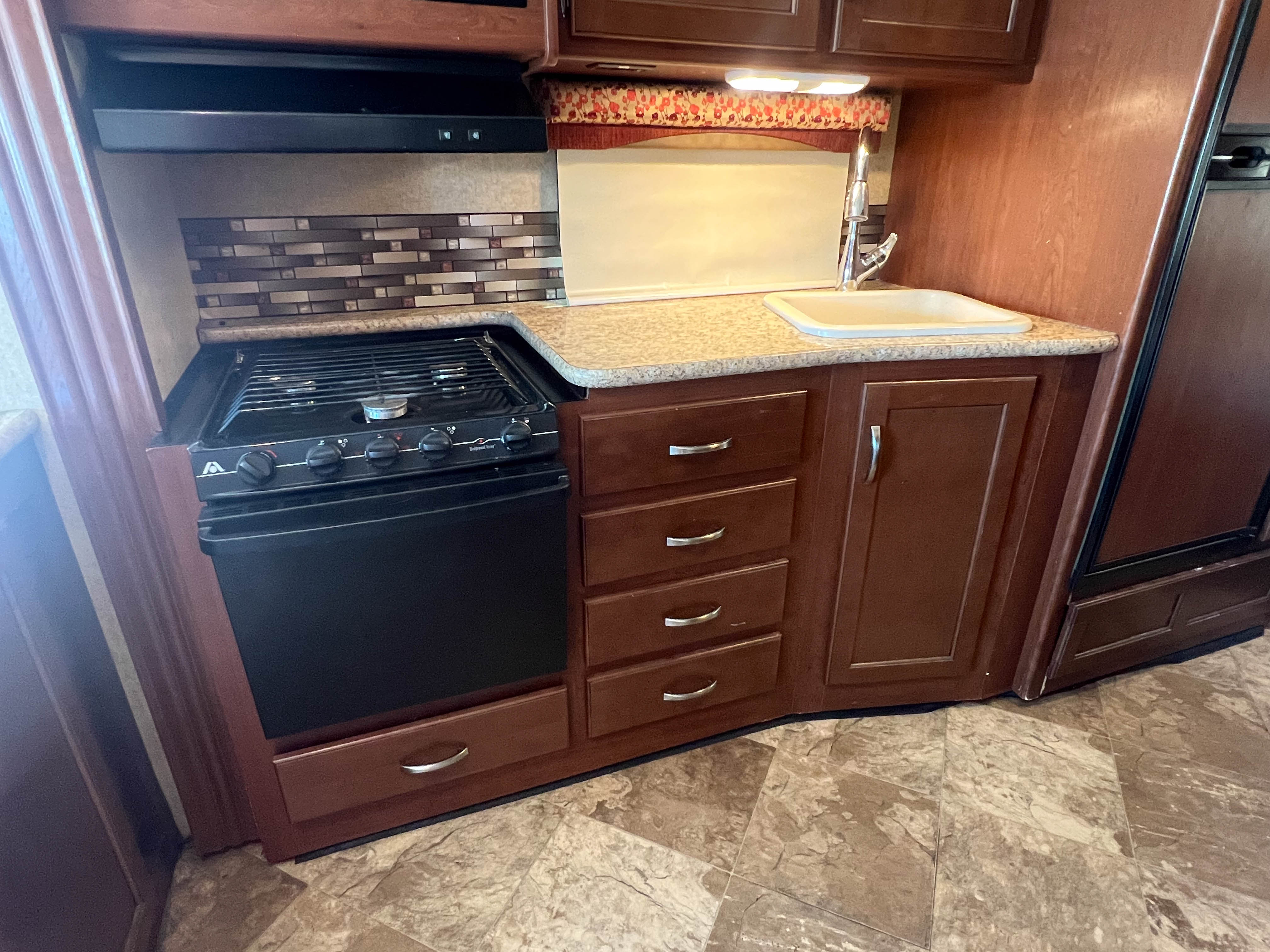 2015 Thor Motor Coach ACE 27.1 - Image 19