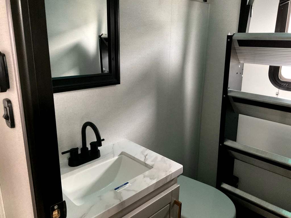 2027 JAYCO NORTH POINT 391TBBH - Image 29