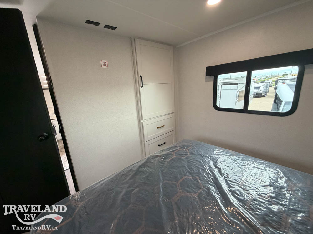 2027 Highland Ridge Roamer Light Duty 28DBSS - Image 15