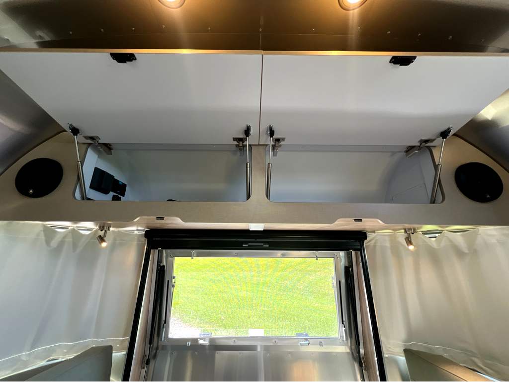 2027 AIRSTREAM FLYING CLOUD 25FBT - Image 9