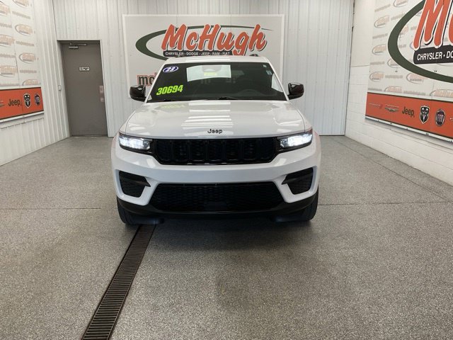 2023 Jeep Grand Cherokee Utility 4D Altitude 4WD - Image 4